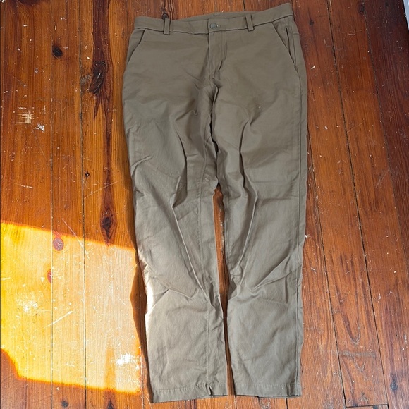 LuLuLemon Men's Tan Pants Stretchy Flat Front Pockets Size 35 - Picture 1 of 6